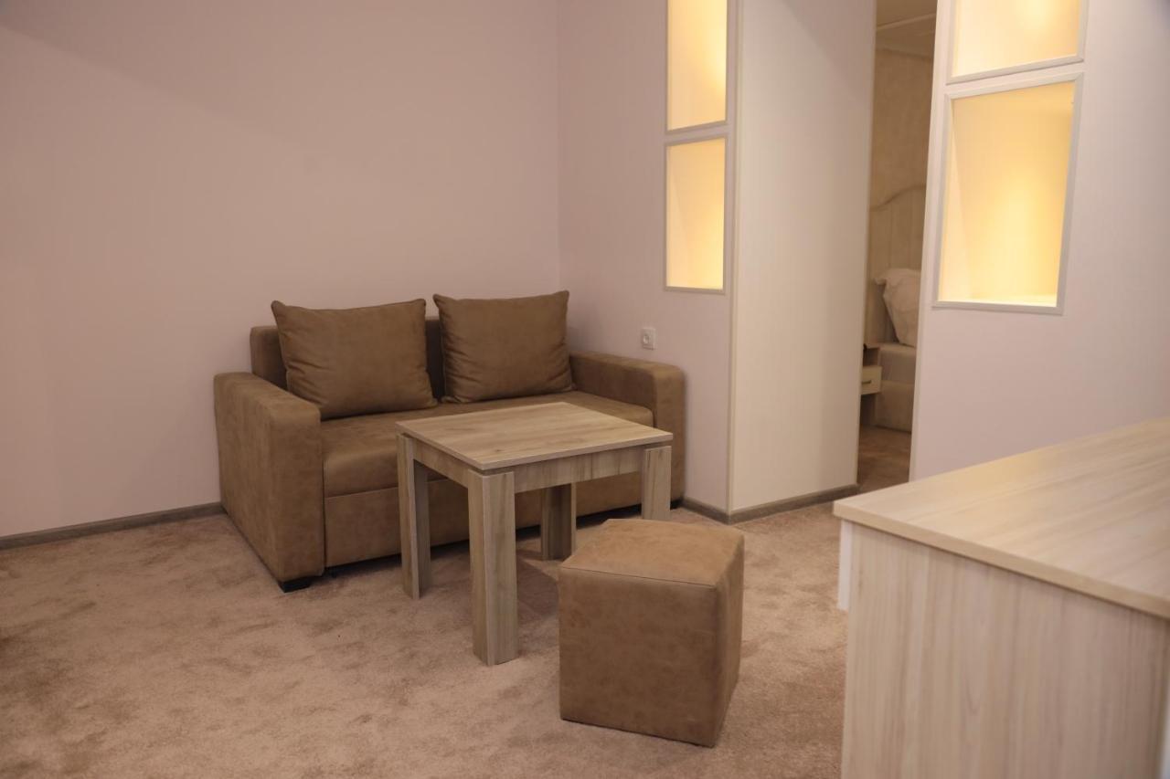 Delin Hotel And Tours Yerevan Luaran gambar