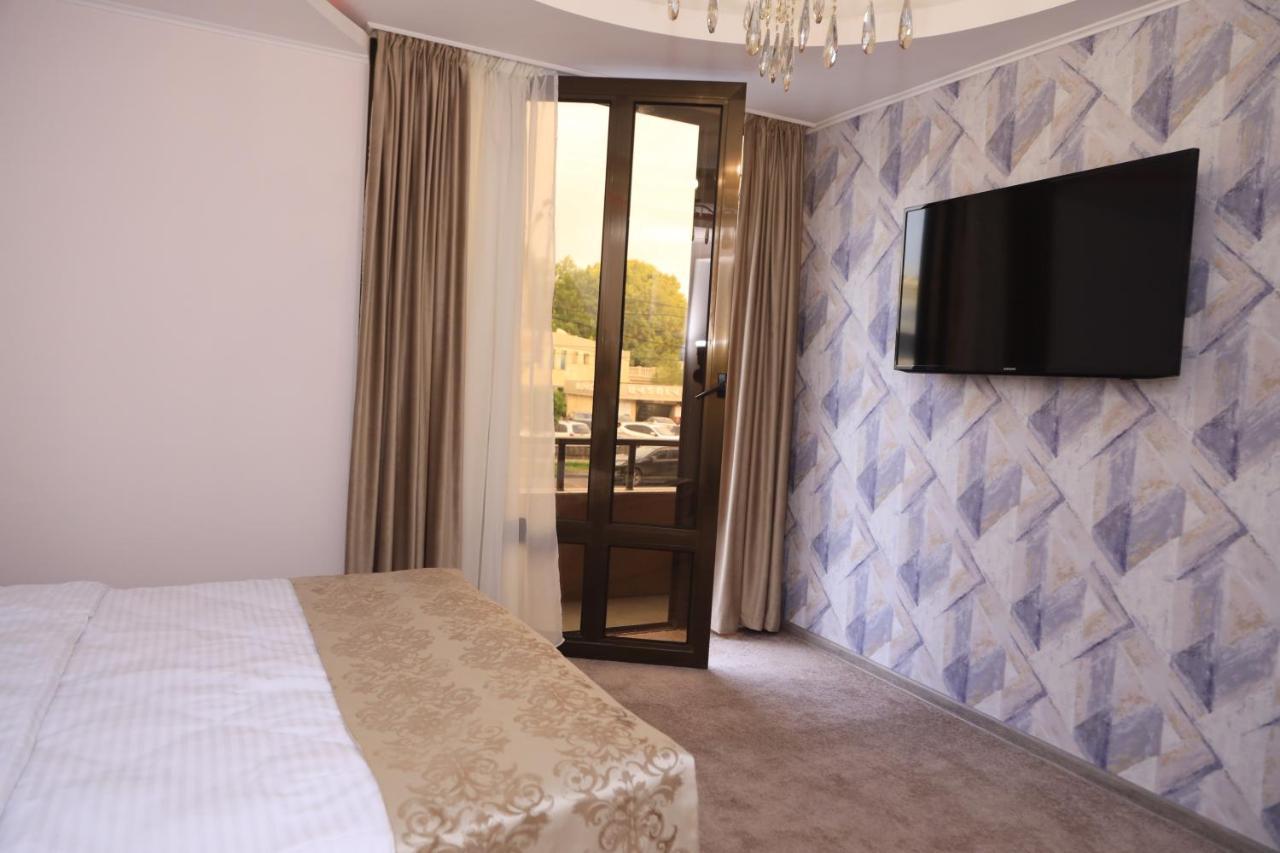 Delin Hotel And Tours Yerevan Luaran gambar