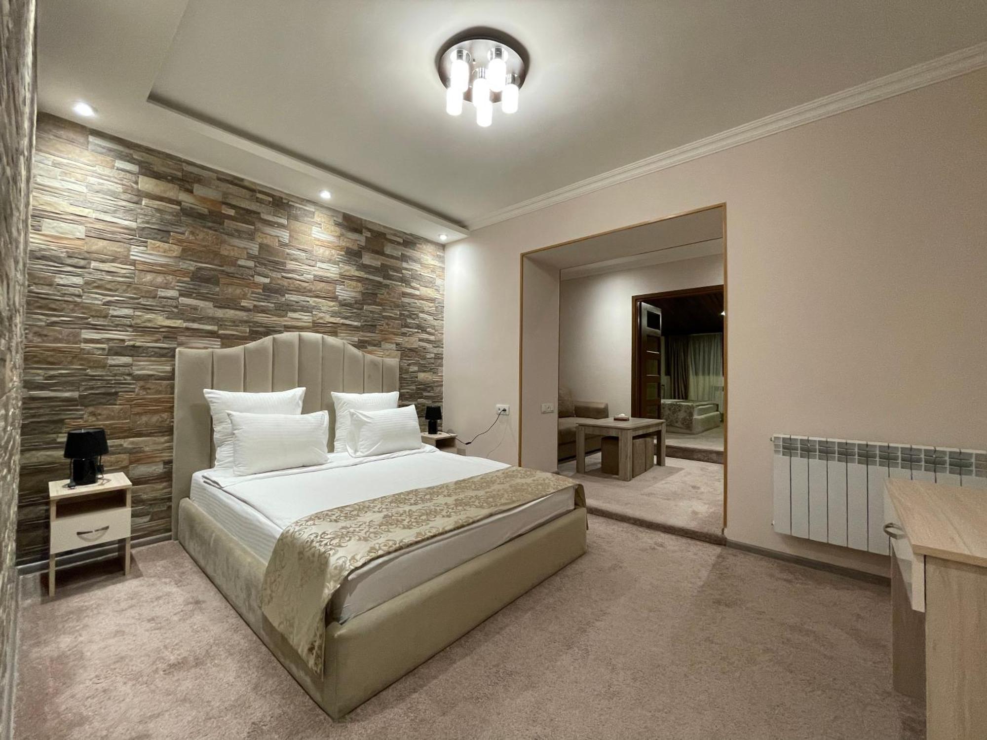 Delin Hotel And Tours Yerevan Luaran gambar