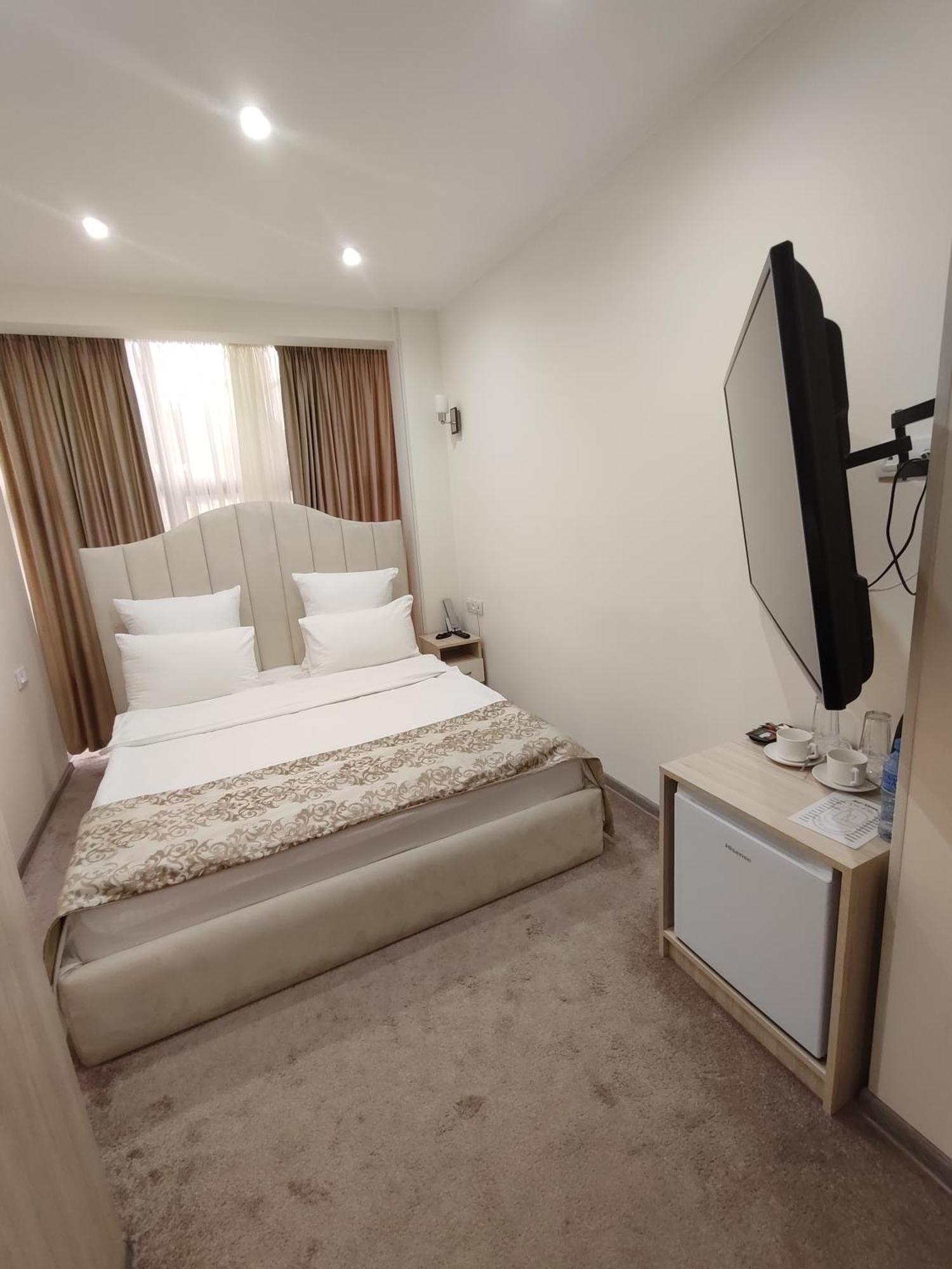 Delin Hotel And Tours Yerevan Luaran gambar