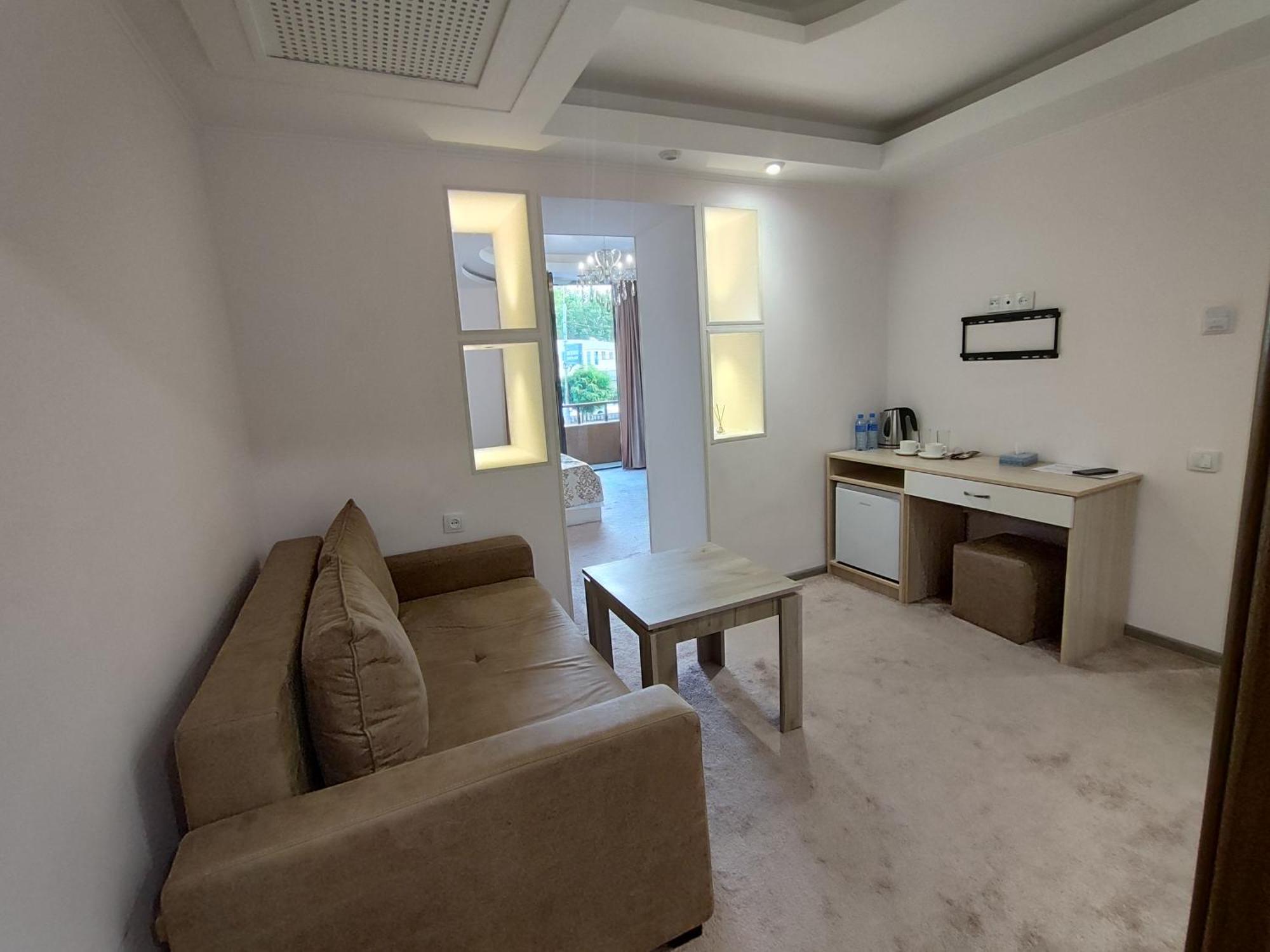 Delin Hotel And Tours Yerevan Luaran gambar