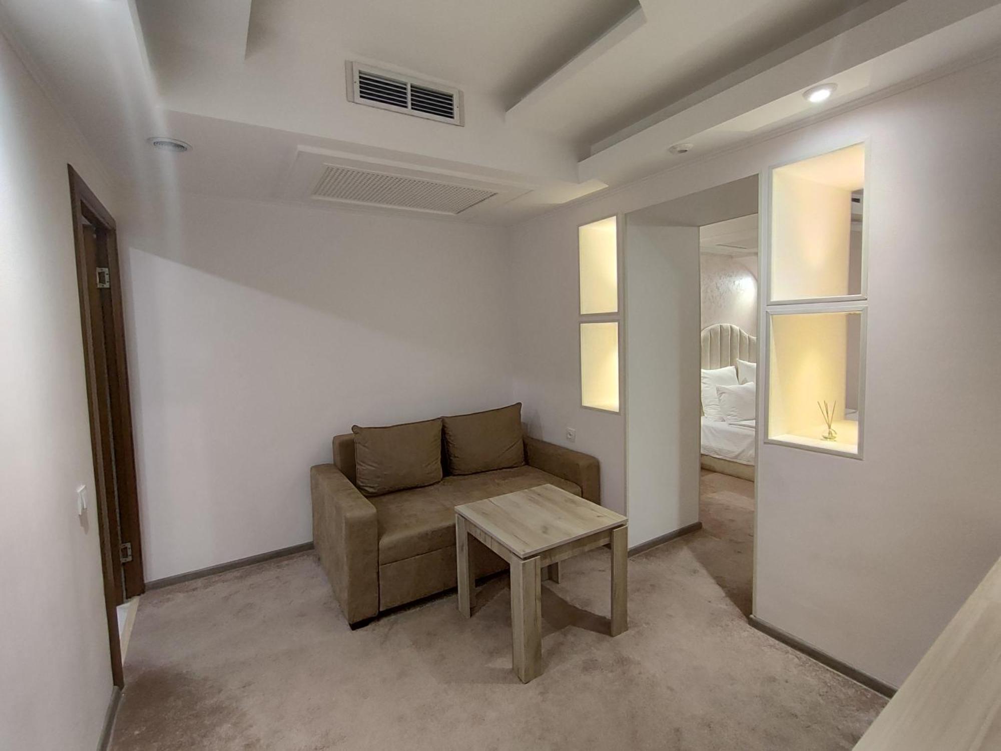 Delin Hotel And Tours Yerevan Luaran gambar