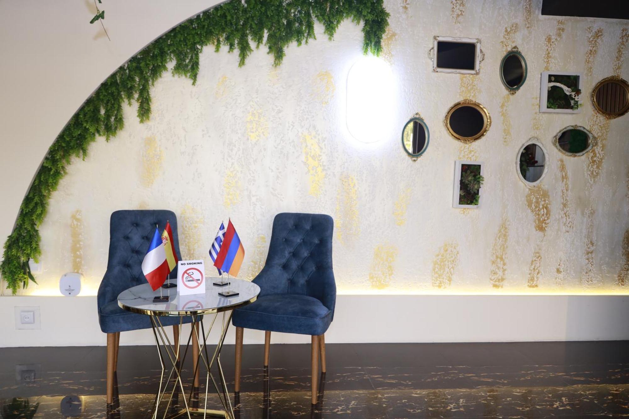 Delin Hotel And Tours Yerevan Luaran gambar