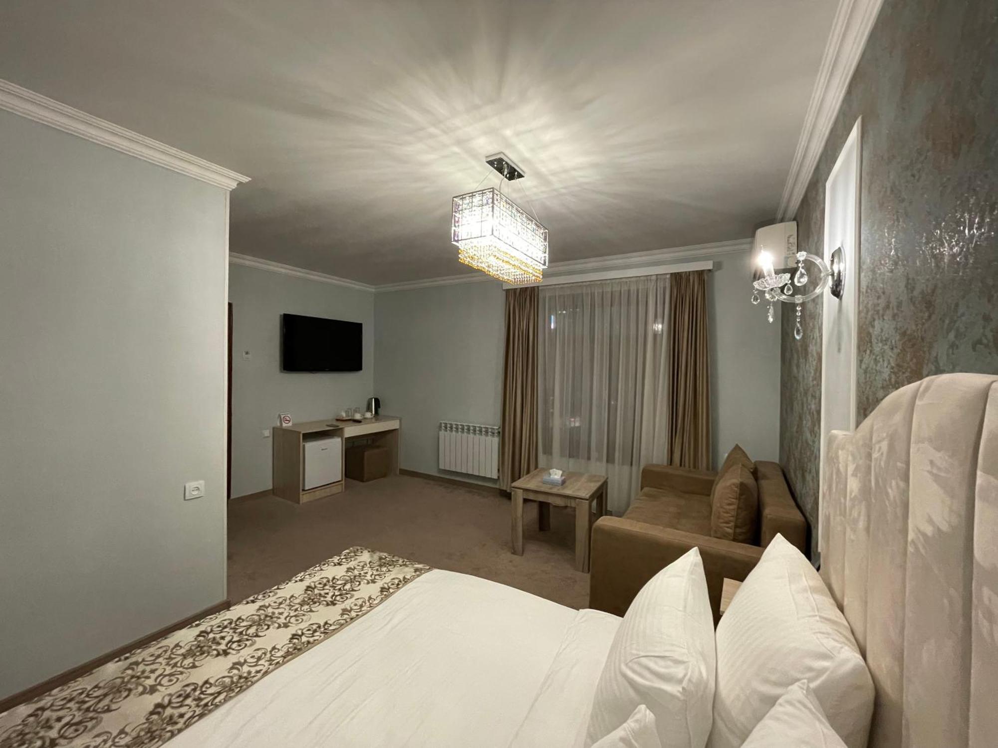 Delin Hotel And Tours Yerevan Luaran gambar