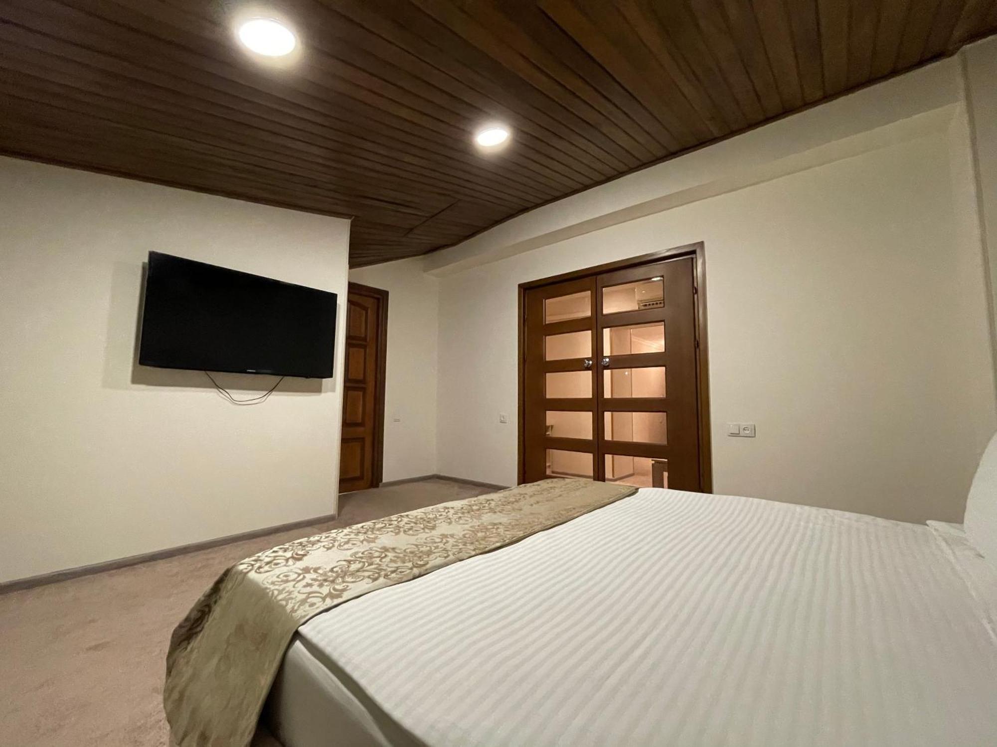 Delin Hotel And Tours Yerevan Luaran gambar