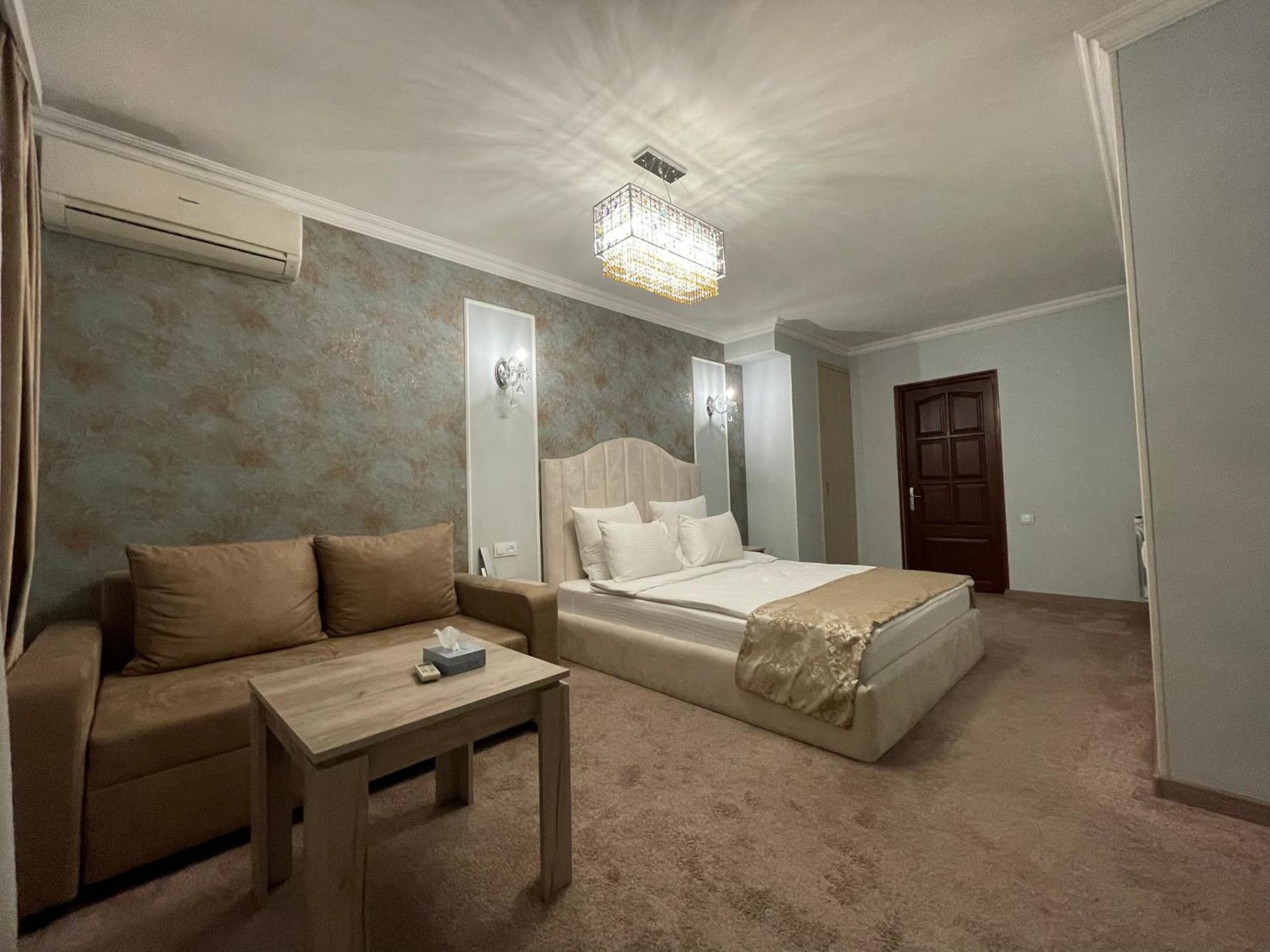 Delin Hotel And Tours Yerevan Luaran gambar