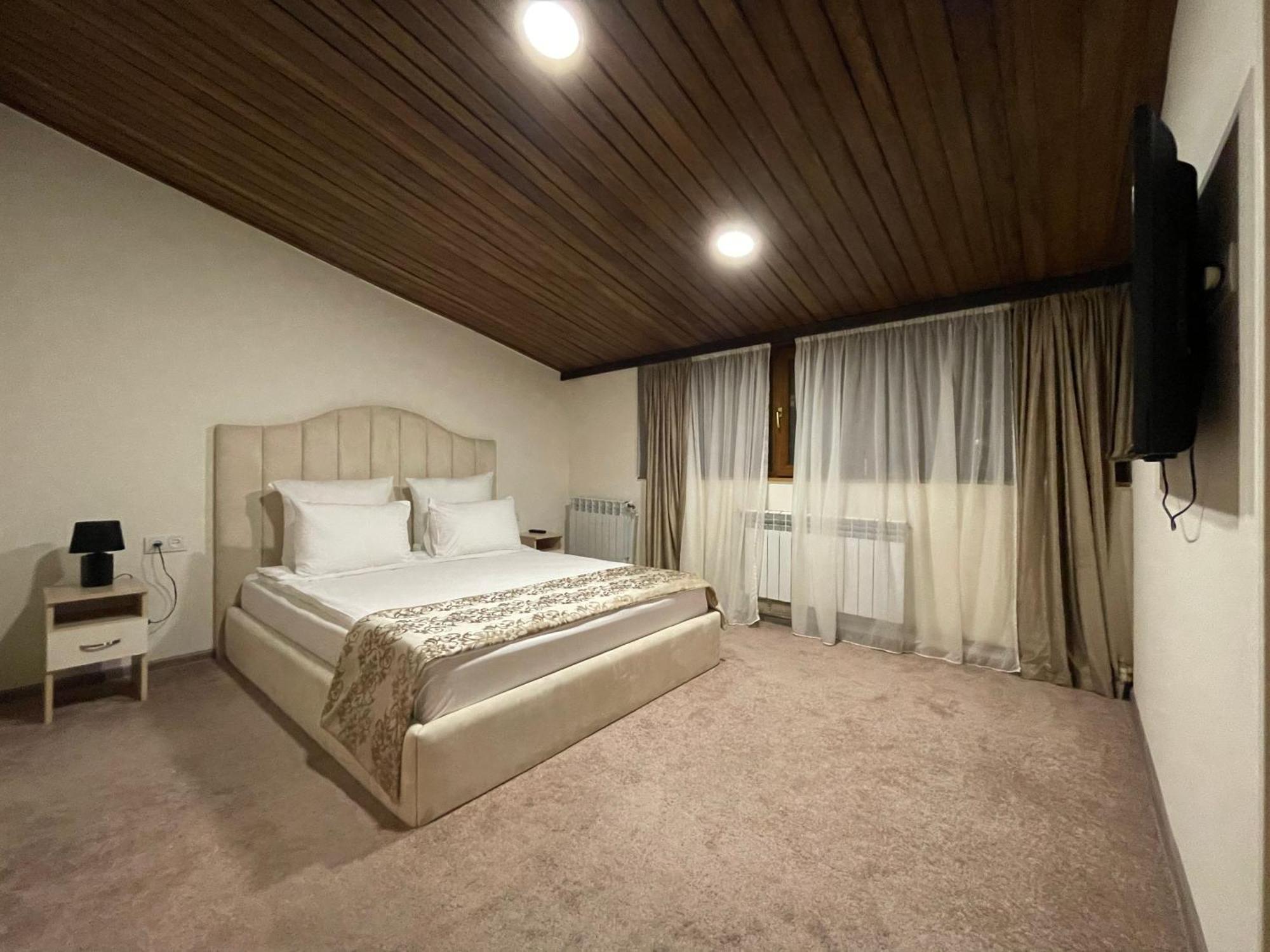Delin Hotel And Tours Yerevan Luaran gambar