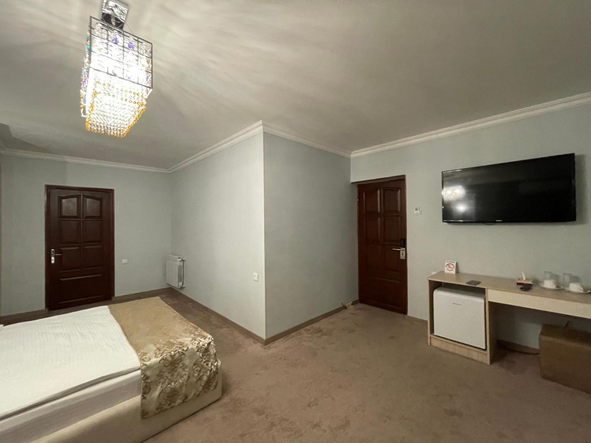 Delin Hotel And Tours Yerevan Luaran gambar